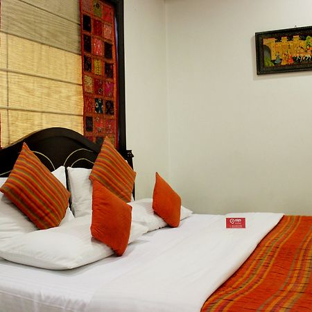Oyo Premium Rajouri Garden Janta Market Нью-Делі Екстер'єр фото